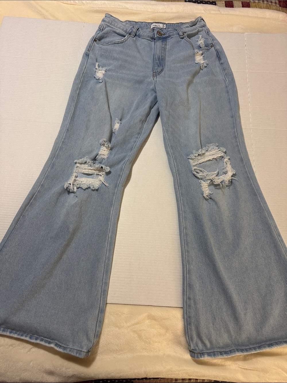 rue21 High Rise Distressed Wide Leg Jeans Light Wash Ripped Y2K Style Size 9 182